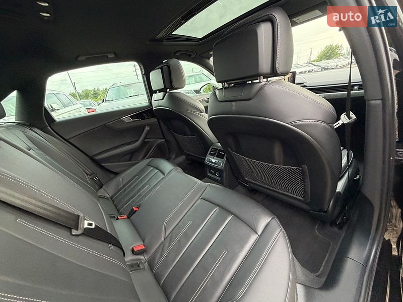 Седан Audi A4 2022 в Стрые