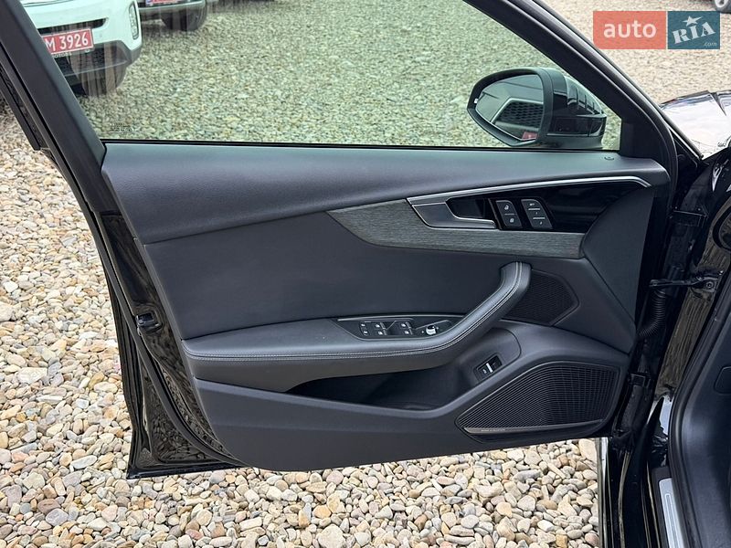 Седан Audi A4 2022 в Стрые