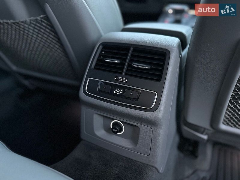 Седан Audi A4 2018 в Киеве