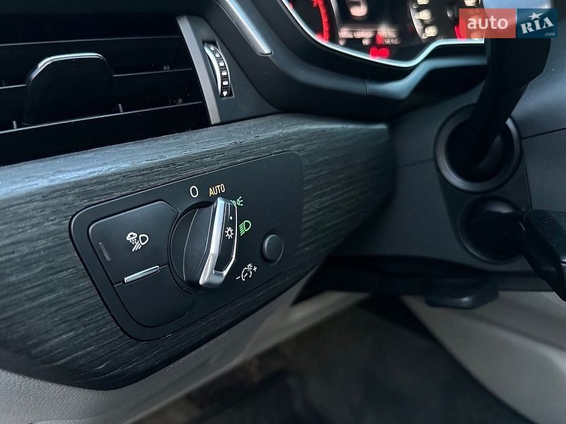 Седан Audi A4 2018 в Киеве