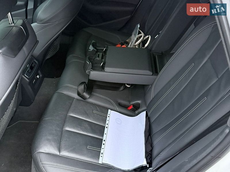Седан Audi A4 2023 в Хмельницком