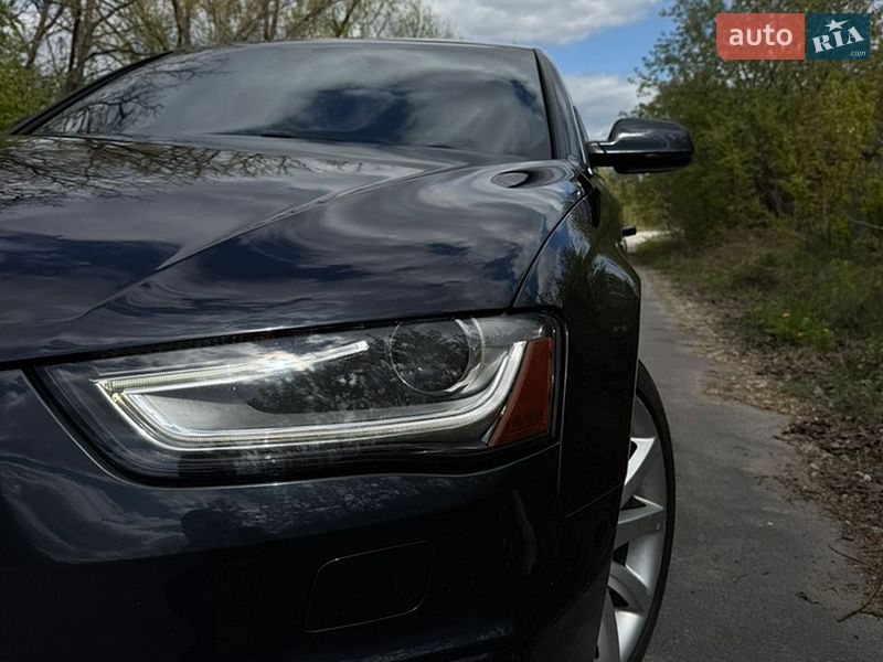 Седан Audi A4 2014 в Львові