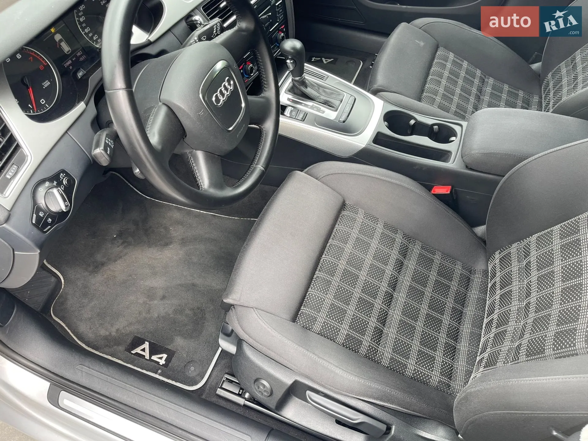 2011 Audi A4 - мініатюра 45