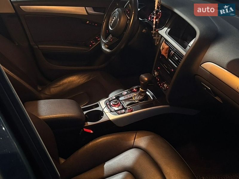 Седан Audi A4 2013 в Львові
