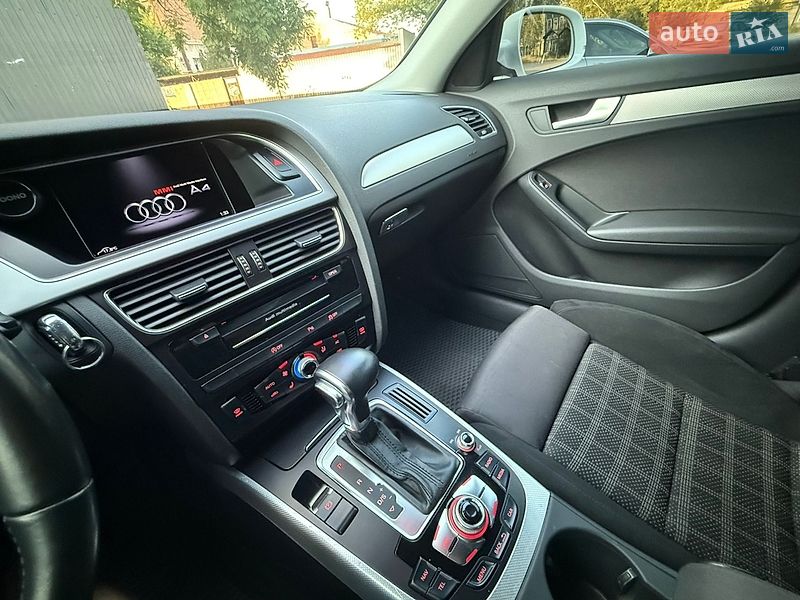 Седан Audi A4 2012 в Николаеве