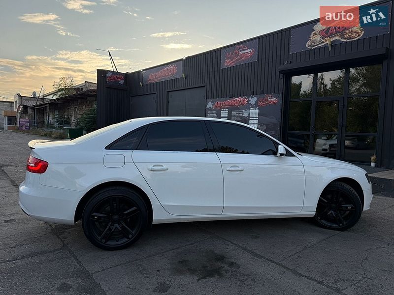 Седан Audi A4 2012 в Николаеве