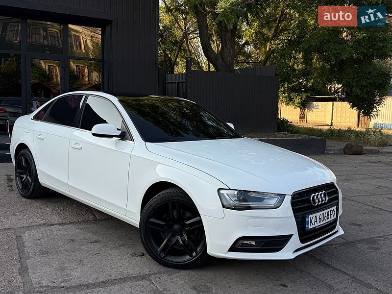 Седан Audi A4 2012 в Николаеве