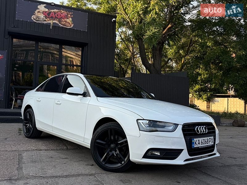 Седан Audi A4 2012 в Николаеве