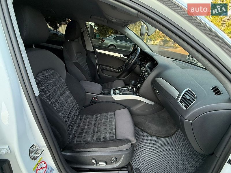 Седан Audi A4 2012 в Николаеве