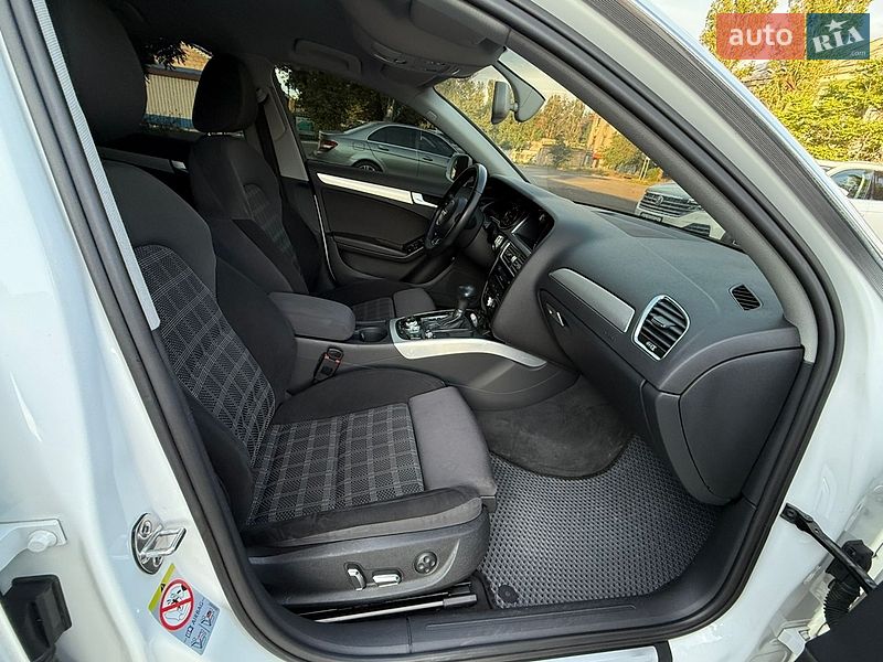 Седан Audi A4 2012 в Николаеве