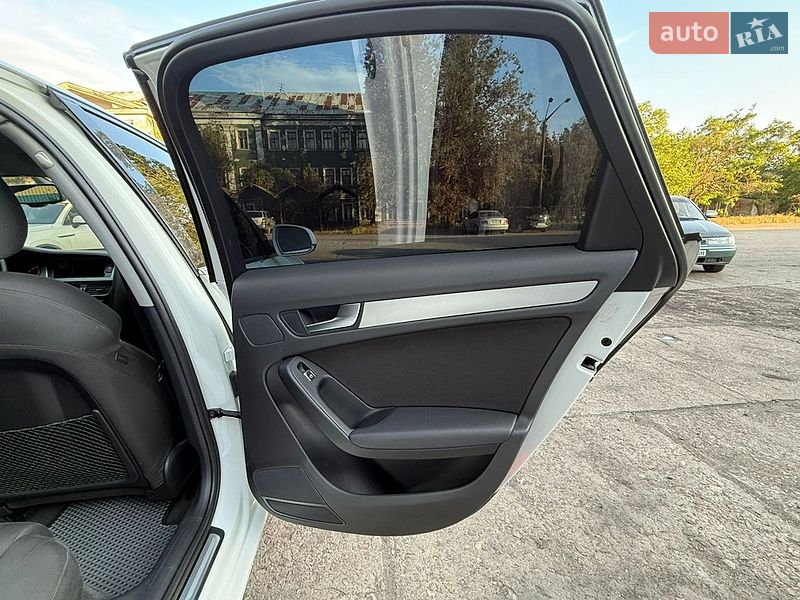 Седан Audi A4 2012 в Николаеве