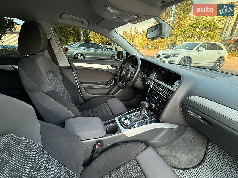 Седан Audi A4 2012 в Николаеве