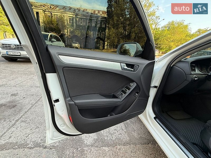 Седан Audi A4 2012 в Николаеве
