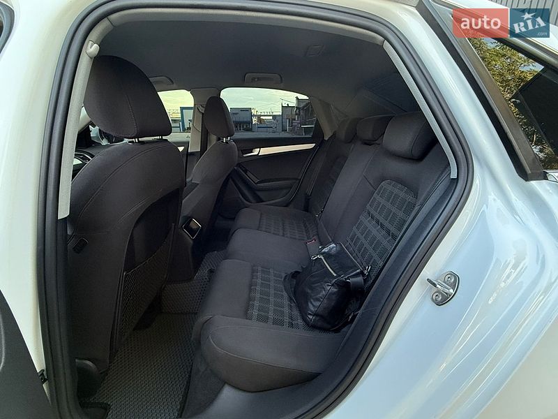 Седан Audi A4 2012 в Николаеве