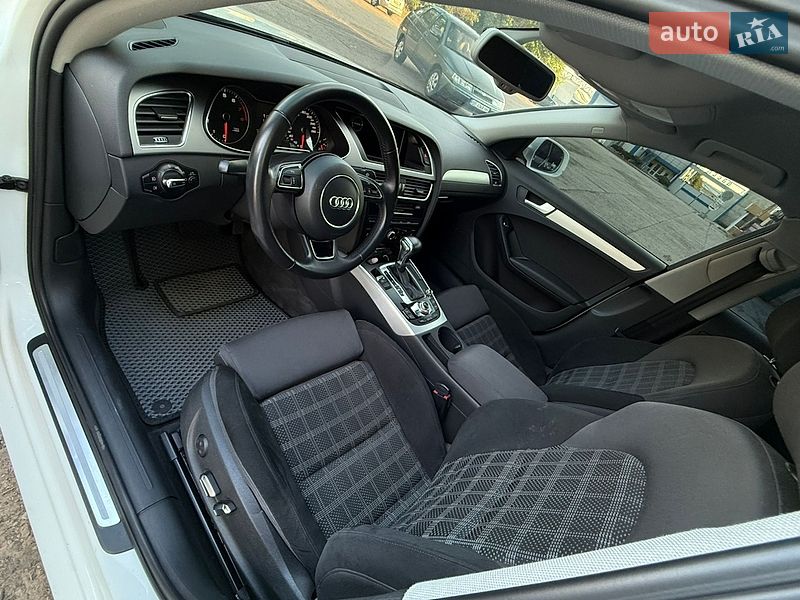 Седан Audi A4 2012 в Николаеве