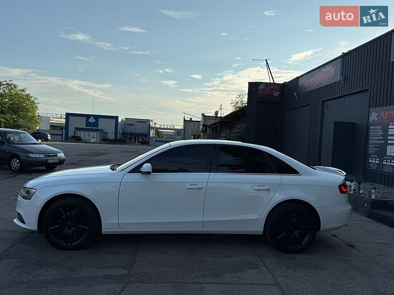Седан Audi A4 2012 в Николаеве