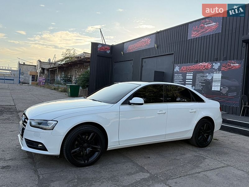 Седан Audi A4 2012 в Николаеве