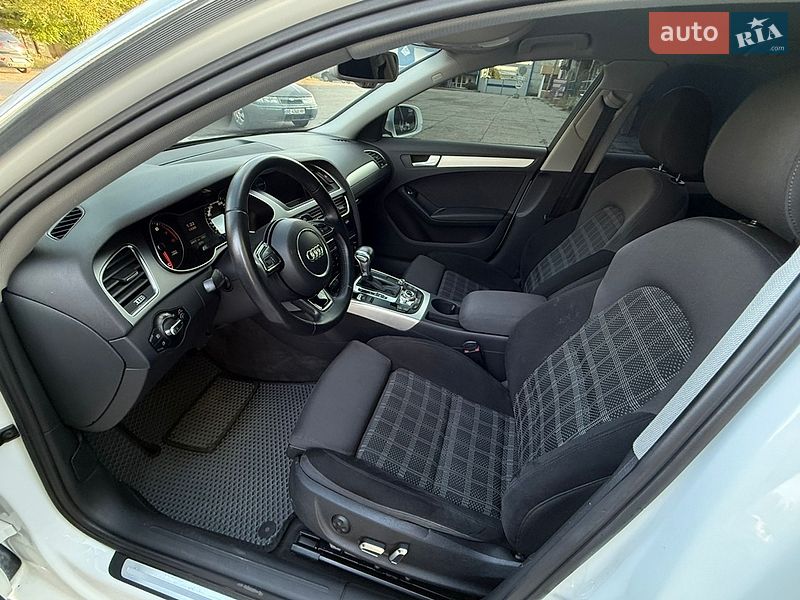 Седан Audi A4 2012 в Николаеве