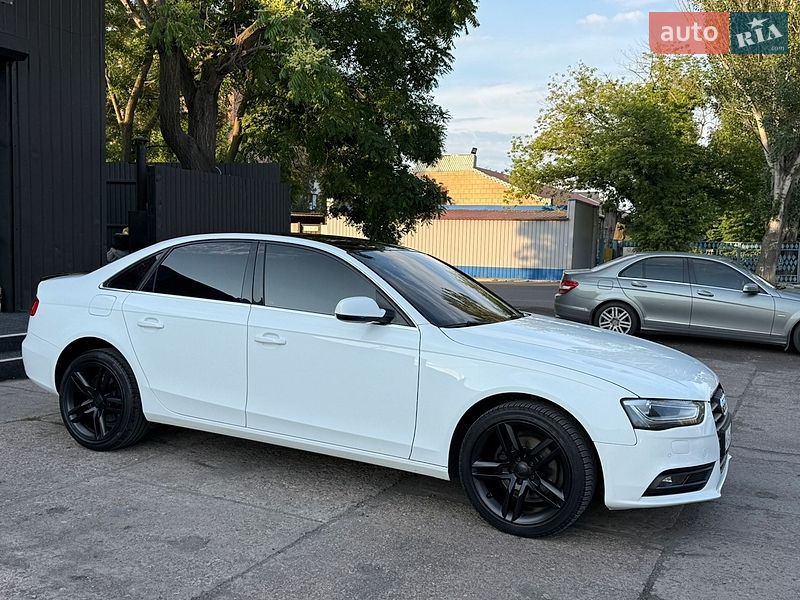 Седан Audi A4 2012 в Николаеве