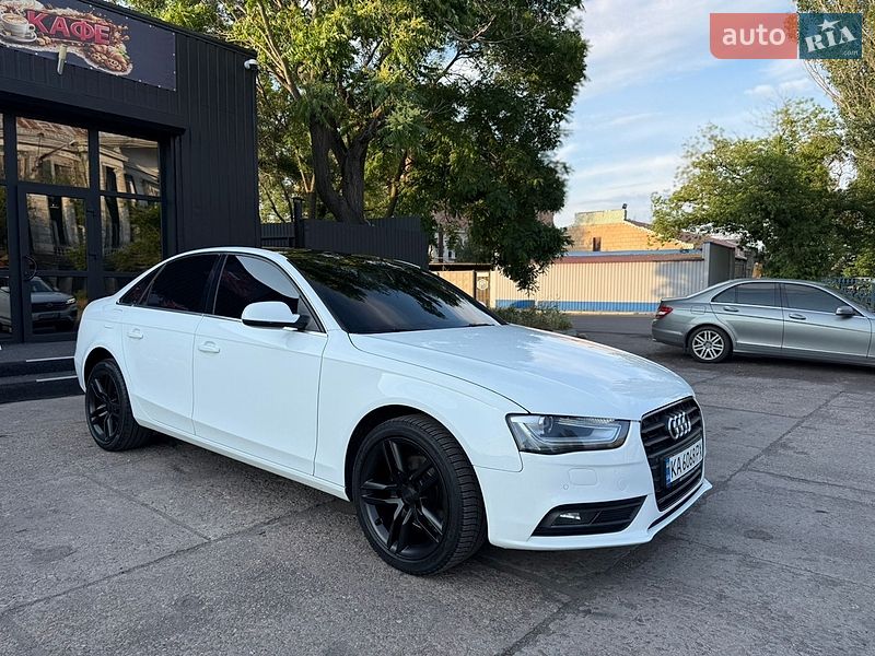 Седан Audi A4 2012 в Николаеве
