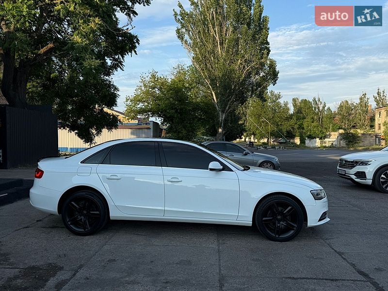Седан Audi A4 2012 в Николаеве