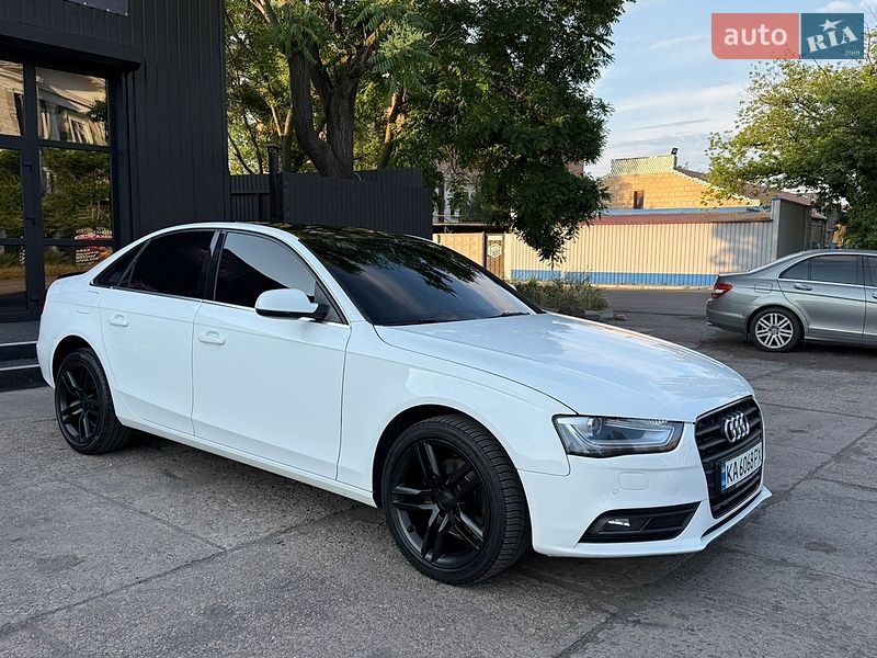 Седан Audi A4 2012 в Николаеве