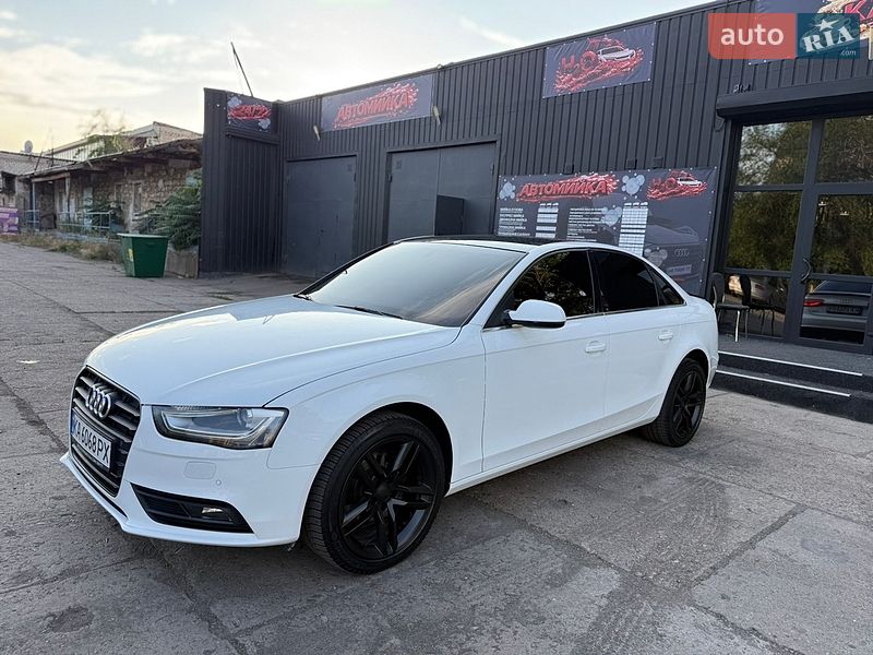 Седан Audi A4 2012 в Николаеве