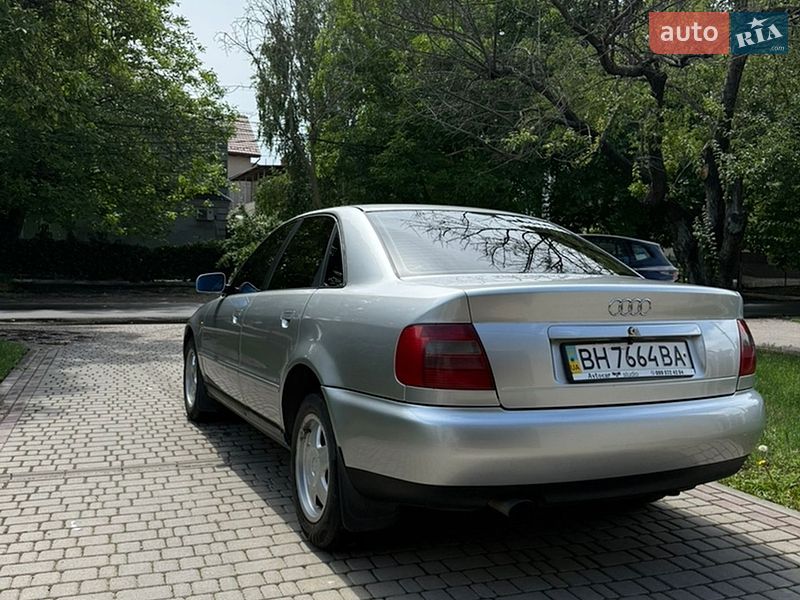 Седан Audi A4 1998 в Одессе