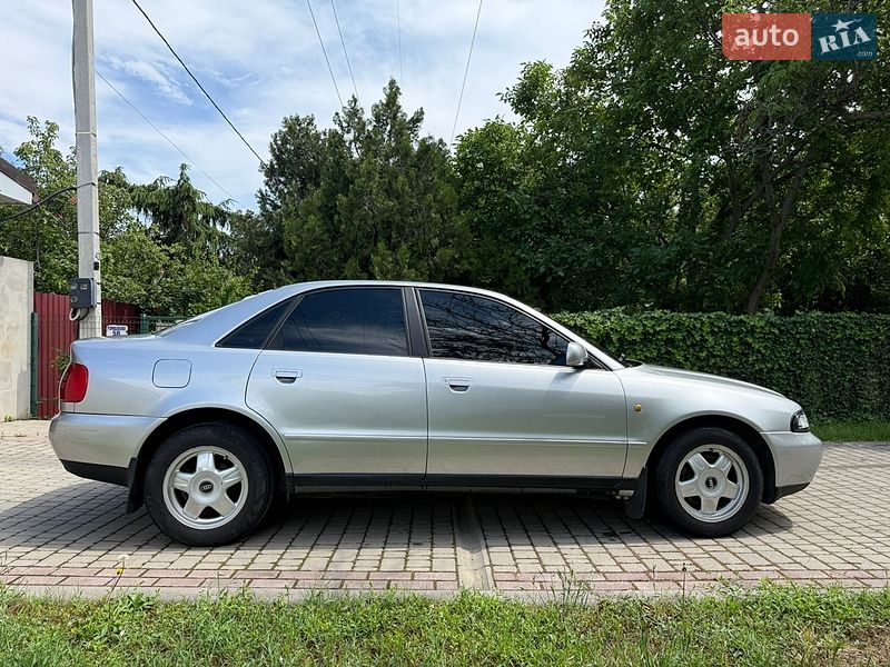 Седан Audi A4 1998 в Одессе