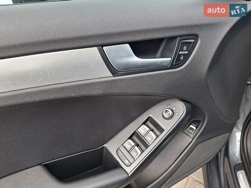 Седан Audi A4 2014 в Львове