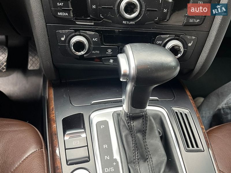 Седан Audi A4 2015 в Львові