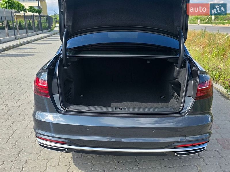Седан Audi A4 2021 в Львові