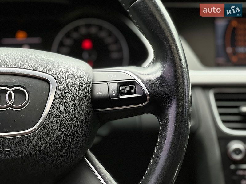 Седан Audi A4 2013 в Львові