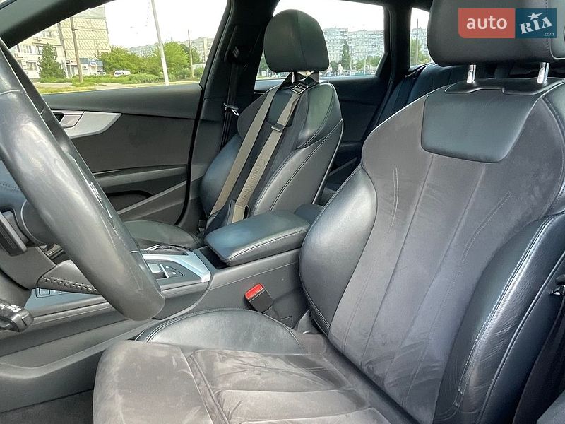 Универсал Audi A4 2018 в Харькове