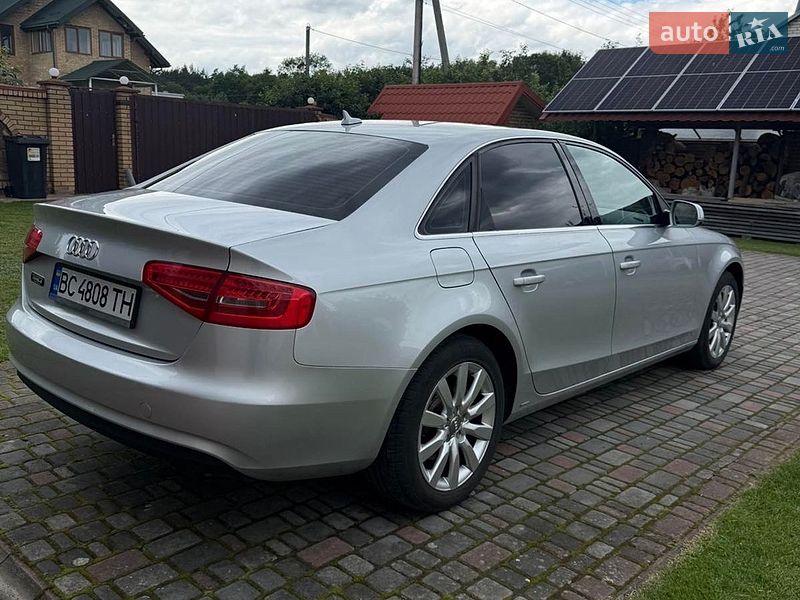 Седан Audi A4 2013 в Львове