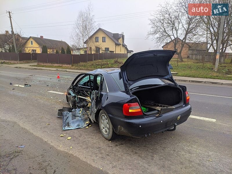 Седан Audi A4 1997 в Острозі фото 4 Седан Audi A4 1997 в Острозі