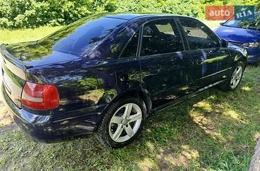 Седан Audi A4 2000 в Краснокутську
