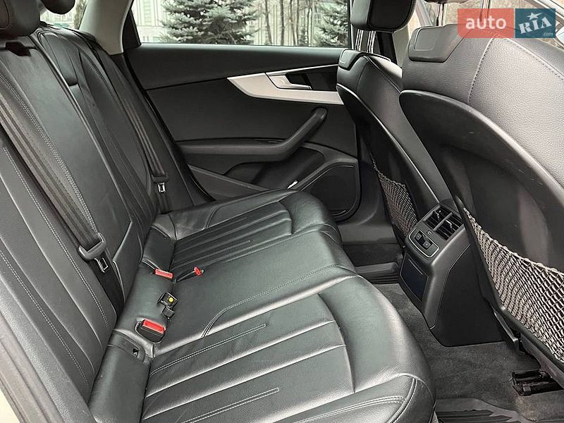 Седан Audi A4 2015 в Кам'янському
