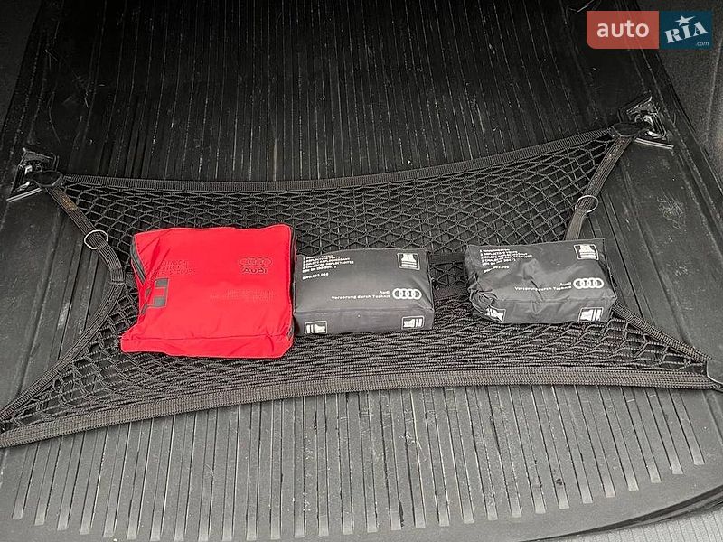 Седан Audi A4 2015 в Кам'янському