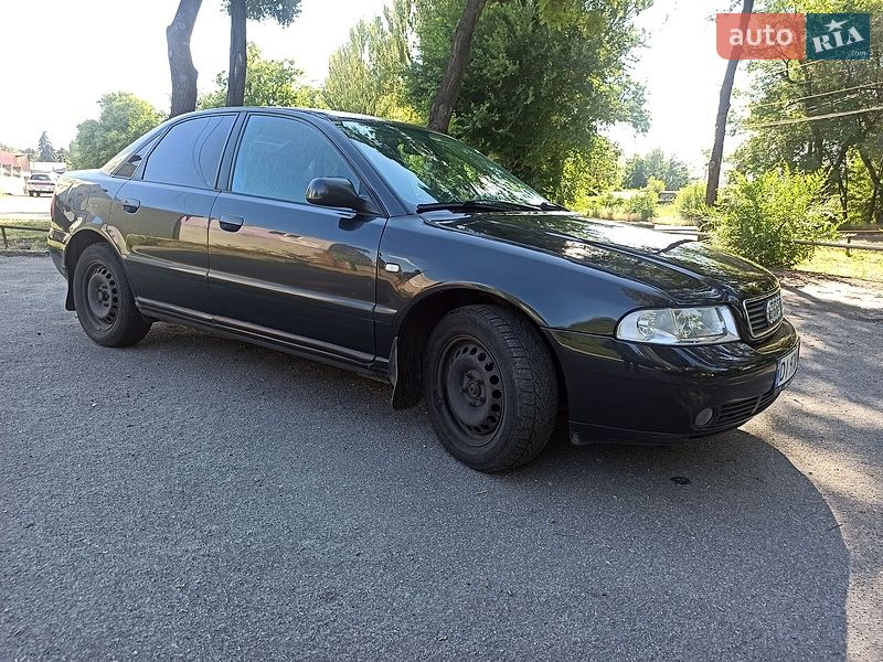 Седан Audi A4 1999 в Запоріжжі