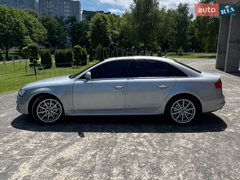 Седан Audi A4 2014 в Хмельницькому