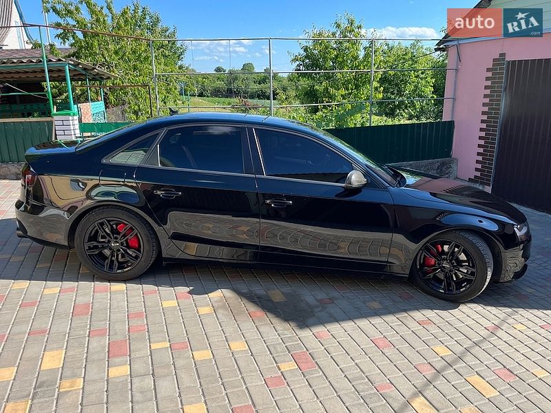 Седан Audi A4 2012 в Умані