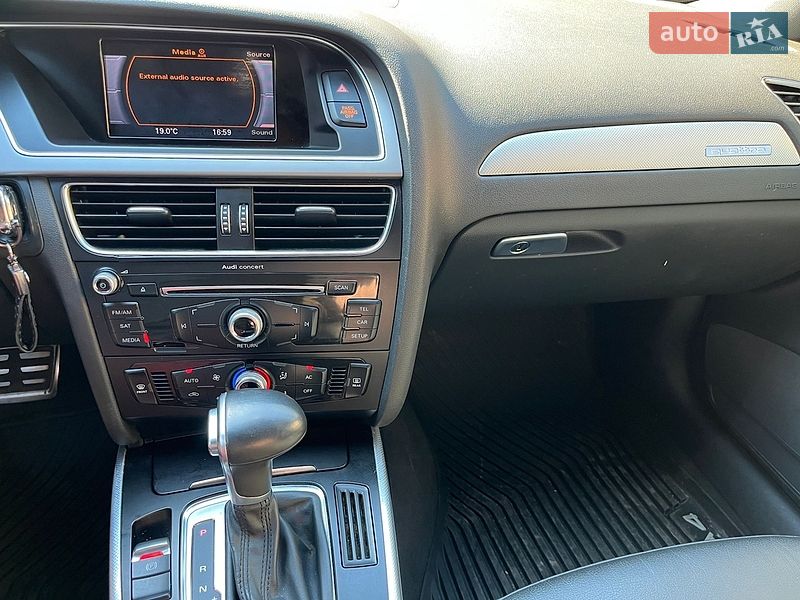 Седан Audi A4 2012 в Умані