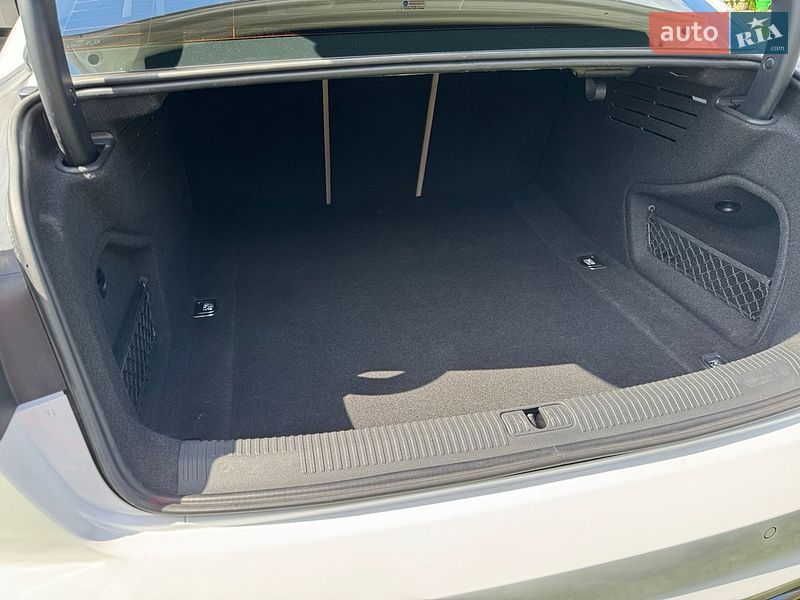 Седан Audi A4 2020 в Полтаві