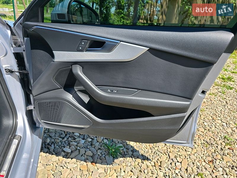 Седан Audi A4 2018 в Стрию