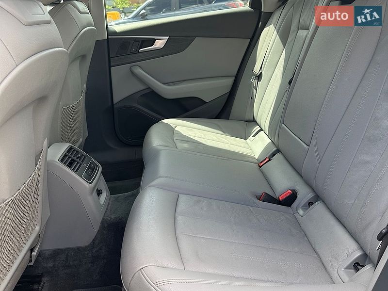 Седан Audi A4 2016 в Хмельницком