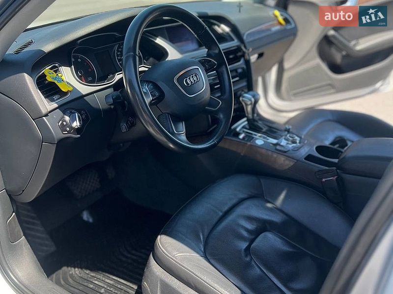 Седан Audi A4 2013 в Львові