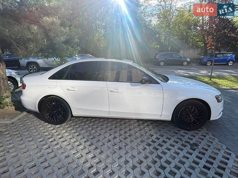 Седан Audi A4 2013 в Львові