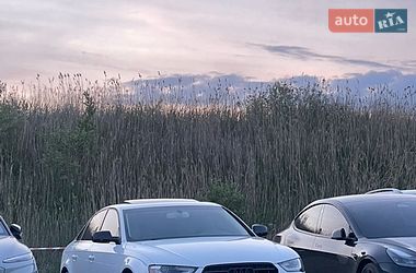 Седан Audi A4 2013 в Львові