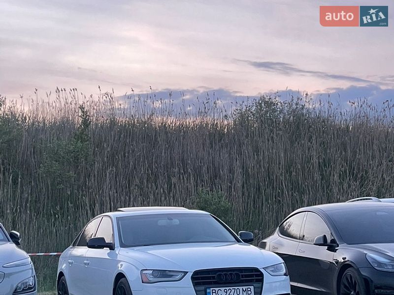 Седан Audi A4 2013 в Львові